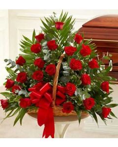 24 cesto di rose rosse, di fronte